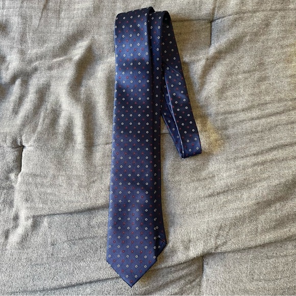 Classic Navy Blue and Red Patterned Tie - Picture 1 of 4